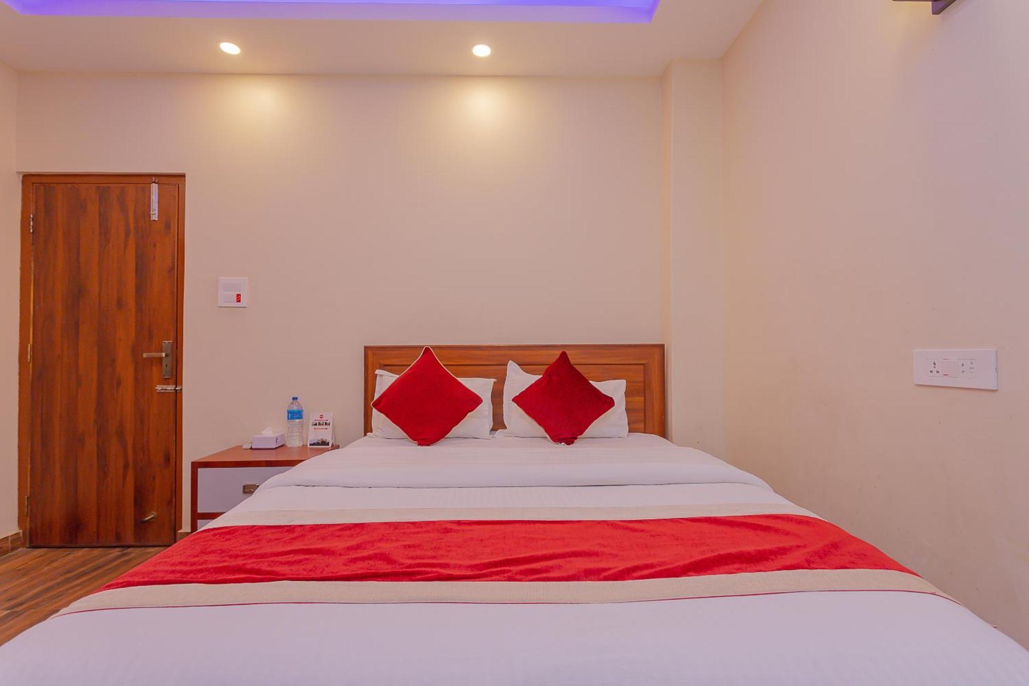 Oyo 799 Hotel Tik Tok Pvt Ltd. Katmandu Zewnętrze zdjęcie